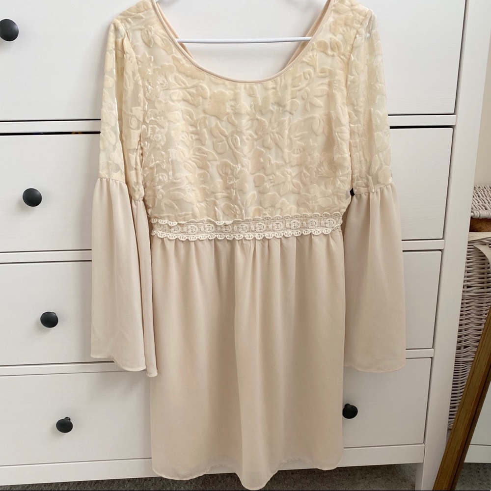 Flying Tomato Bell-Sleeved Dress